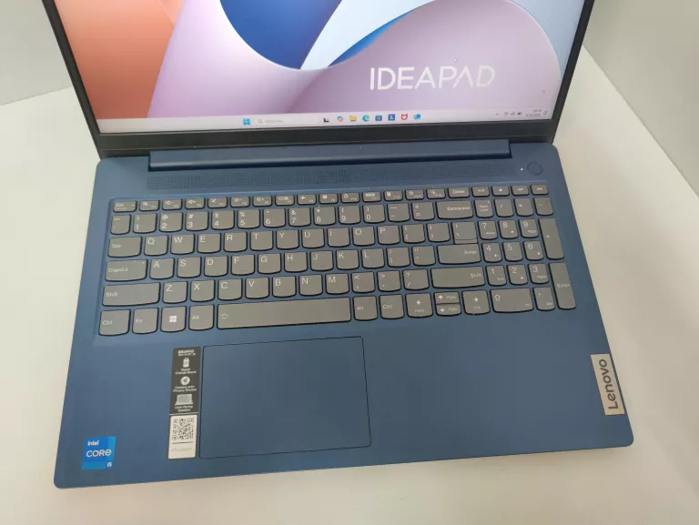 LAPTOP LENOVO IDEAPAD SLIM 3 14IAH8