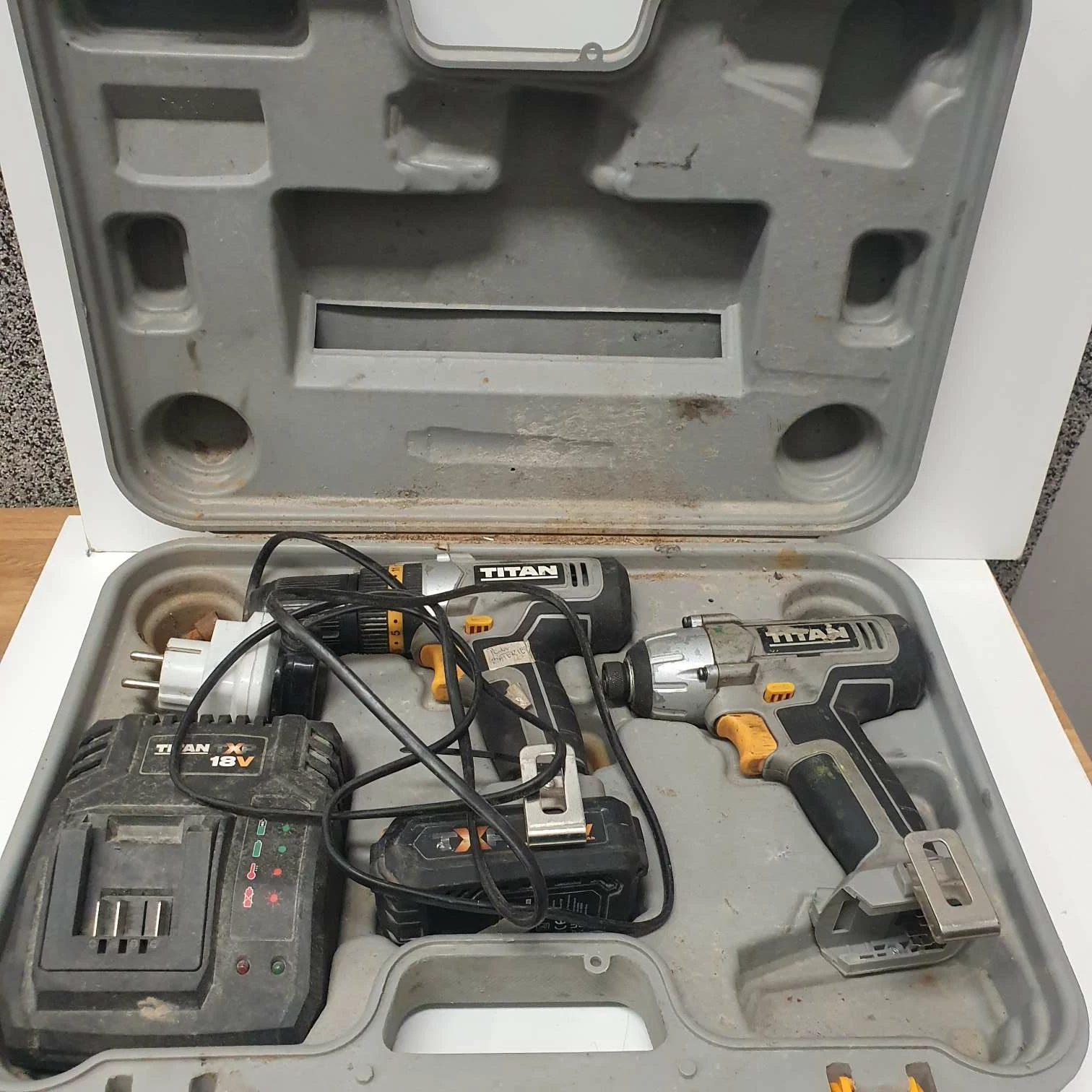 zestaw-wiertarko-wkretarka-zakretarka-udarowa-titan-18v-20ah-lwowska-2-wadowice
