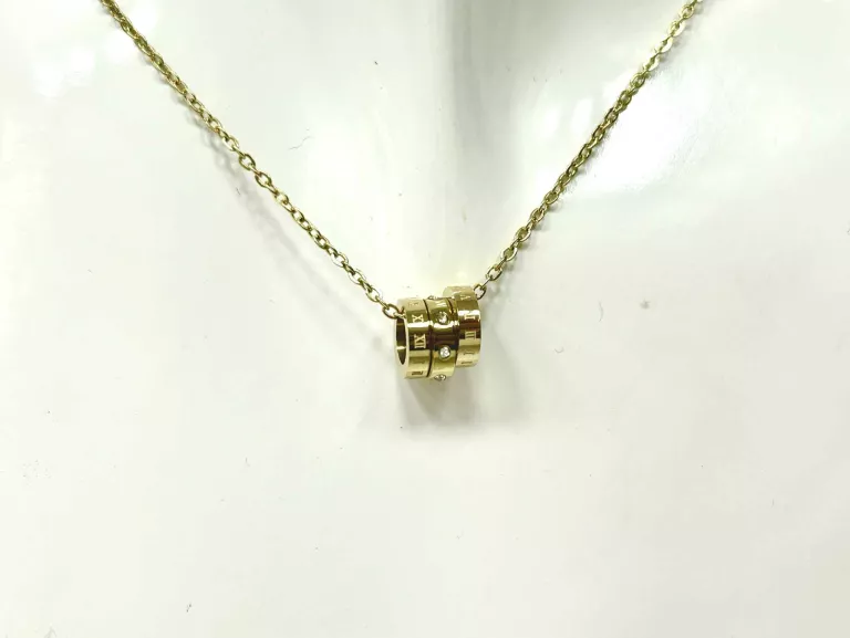 PRZEPIĘKNA CELEBRYTKA ZE STALI CHIRURGICZNEJ  |  CP4137