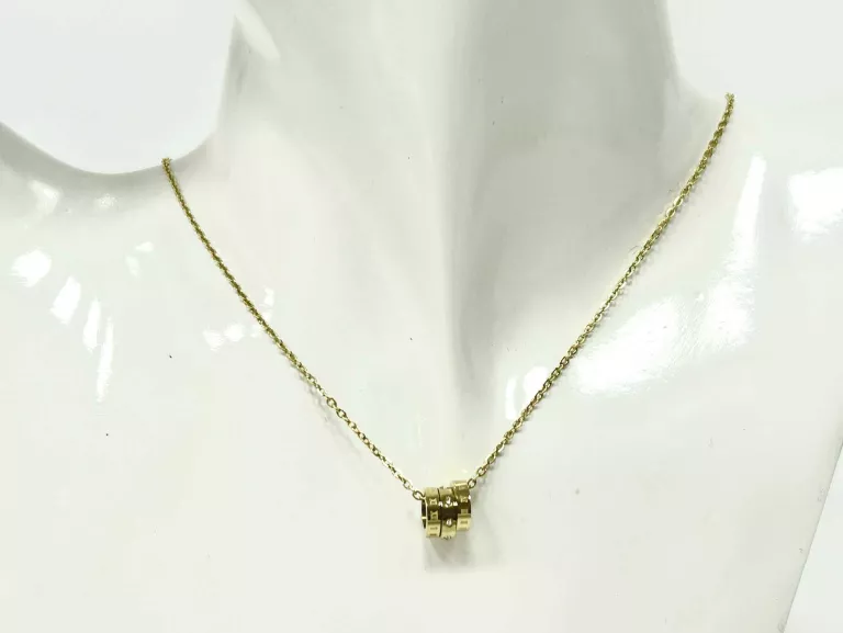 PRZEPIĘKNA CELEBRYTKA ZE STALI CHIRURGICZNEJ  |  CP4137