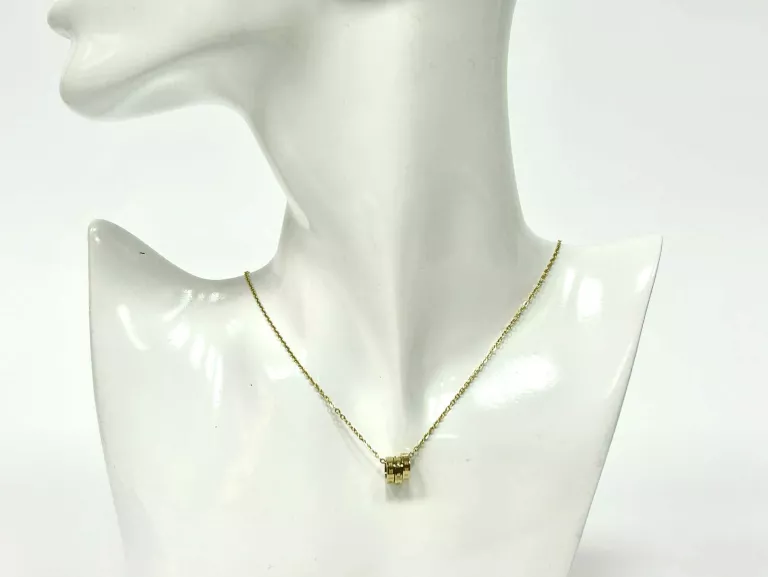 PRZEPIĘKNA CELEBRYTKA ZE STALI CHIRURGICZNEJ  |  CP4137