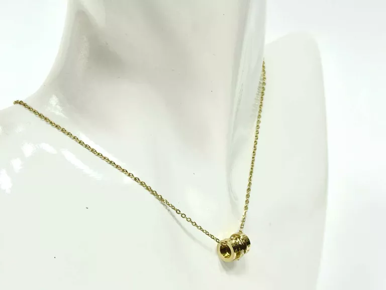 PRZEPIĘKNA CELEBRYTKA ZE STALI CHIRURGICZNEJ  |  CP4137