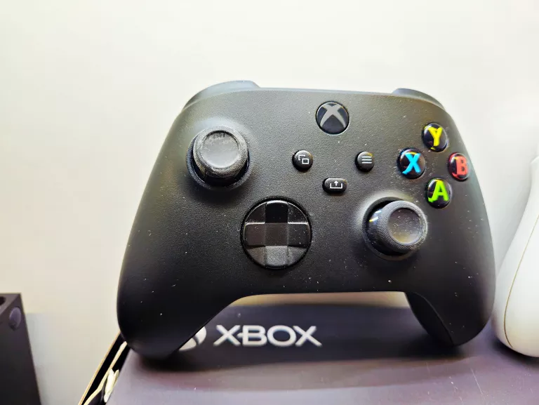 KONSOLA XBOX SERIES X 1TB KOMPLET 2 PADY ZASILACZ