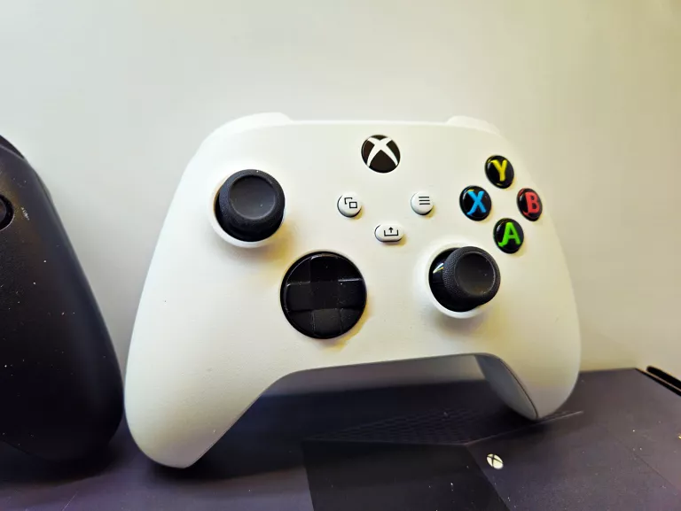KONSOLA XBOX SERIES X 1TB KOMPLET 2 PADY ZASILACZ
