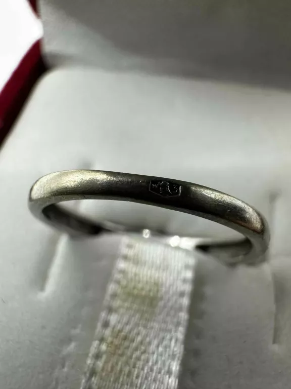 PIERŚCIONEK Z DIAMENTEM 0,02CT Z CERTYFIKATEM PR. 585 WAGA: 1,82G R: 9,5