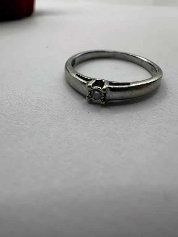 PIERŚCIONEK Z DIAMENTEM 0,02CT Z CERTYFIKATEM PR. 585 WAGA: 1,82G R: 9,5