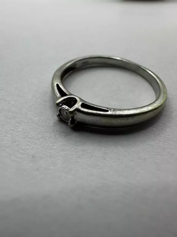 PIERŚCIONEK Z DIAMENTEM 0,02CT Z CERTYFIKATEM PR. 585 WAGA: 1,82G R: 9,5