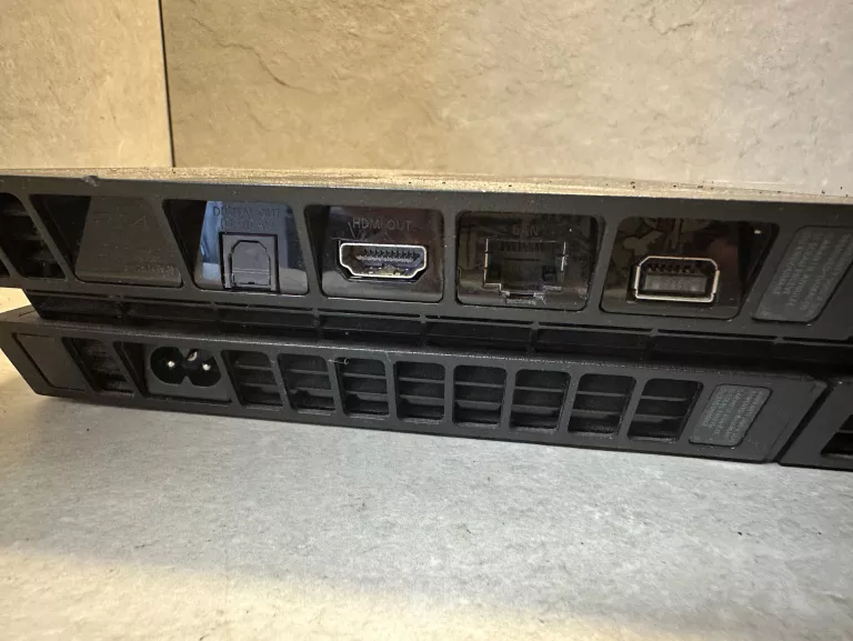 KONSOLA PS4 FAT 500GB + 2 PADY+VR+ GRY ZESTAW.