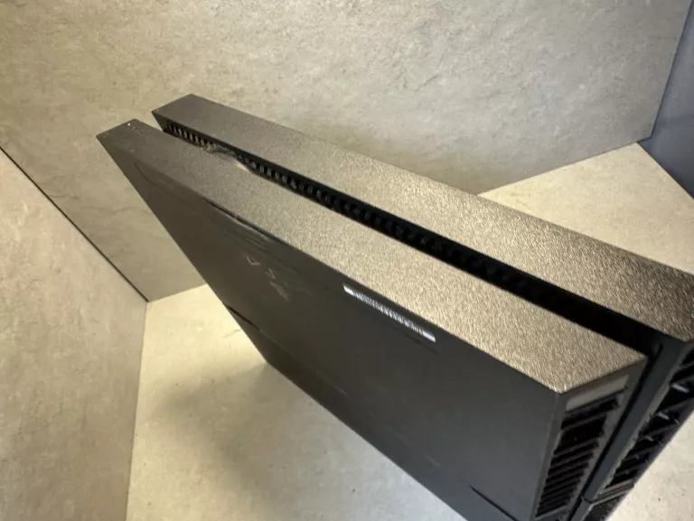 KONSOLA PS4 FAT 500GB + 2 PADY+VR+ GRY ZESTAW.