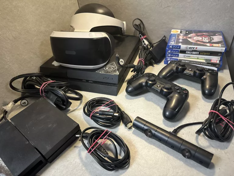KONSOLA PS4 FAT 500GB + 2 PADY+VR+ GRY ZESTAW.