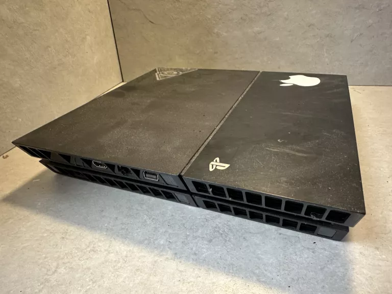 KONSOLA PS4 FAT 500GB + 2 PADY+VR+ GRY ZESTAW.