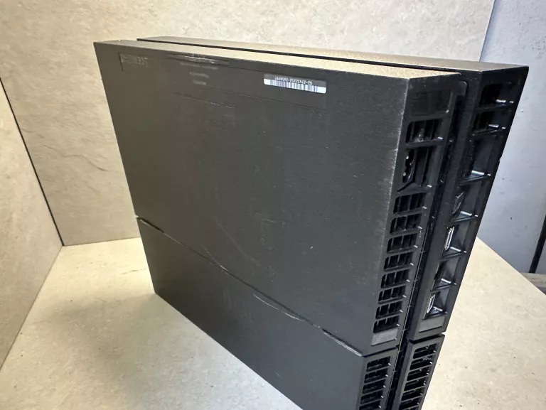KONSOLA PS4 FAT 500GB + 2 PADY+VR+ GRY ZESTAW.