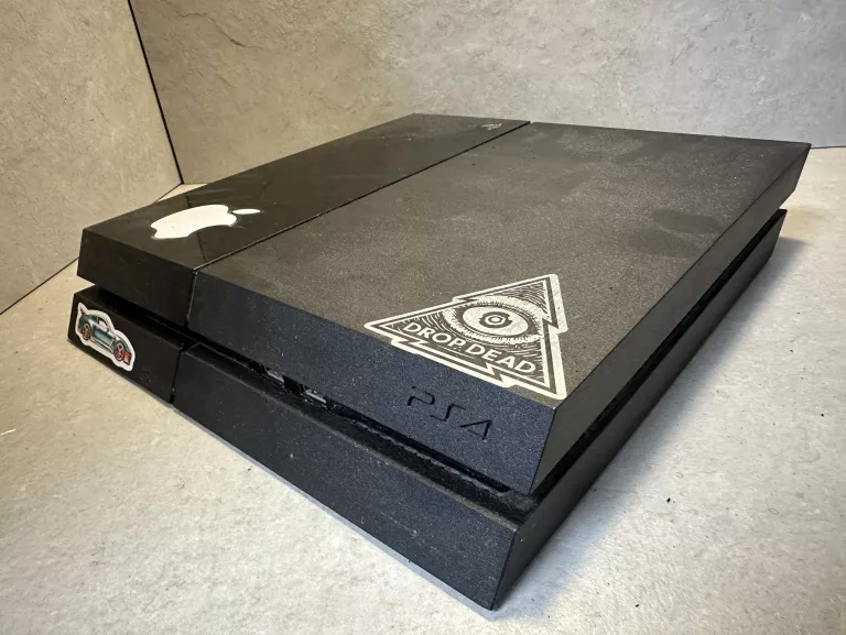 KONSOLA PS4 FAT 500GB + 2 PADY+VR+ GRY ZESTAW.