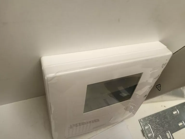WIDEODOMOFON GŁOŚNOMÓWIĄCY CLASSE100 V12B 344502