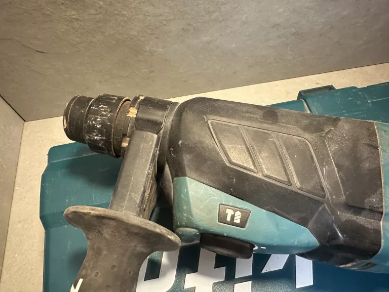 MŁOTOWIERTARKA MAKITA HR2630/WALIZKA