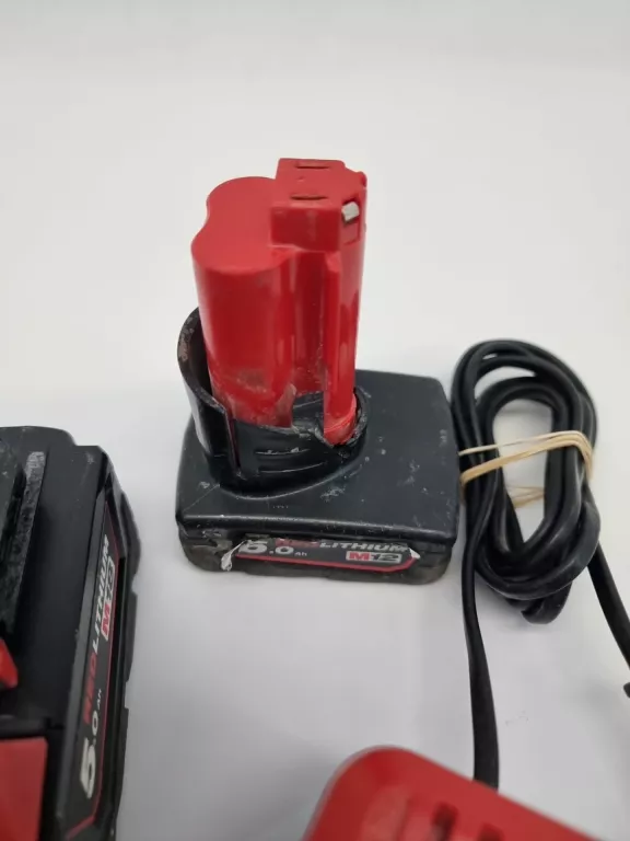 ZESTAW MILWAUKEE ŁADOWARKA AKU 5.0AH M12 PLUS M18 5.0AH