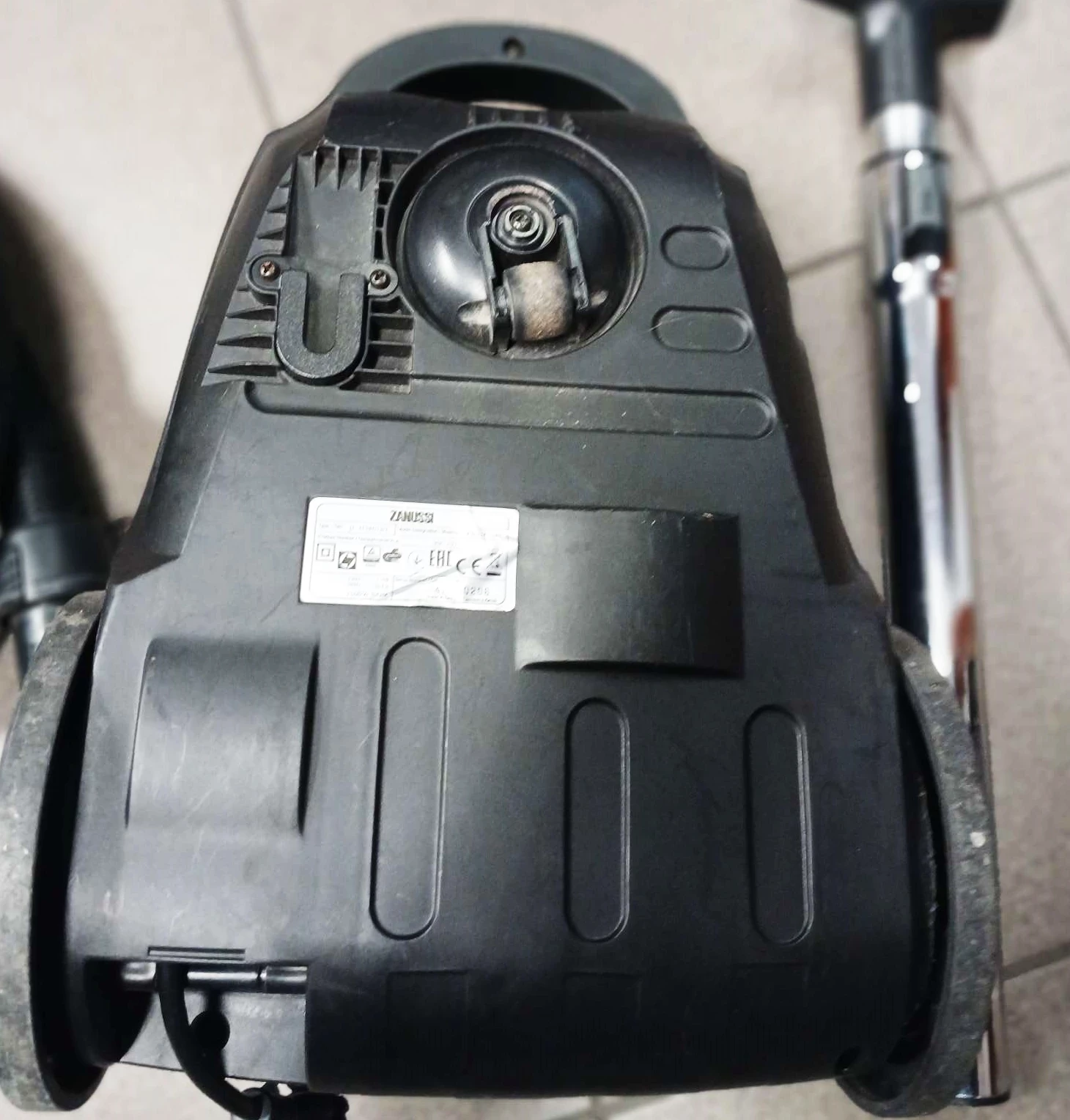 odkurzacz-zanussi-zan-2410-el-karton-kolor-dominujacy-129357-3