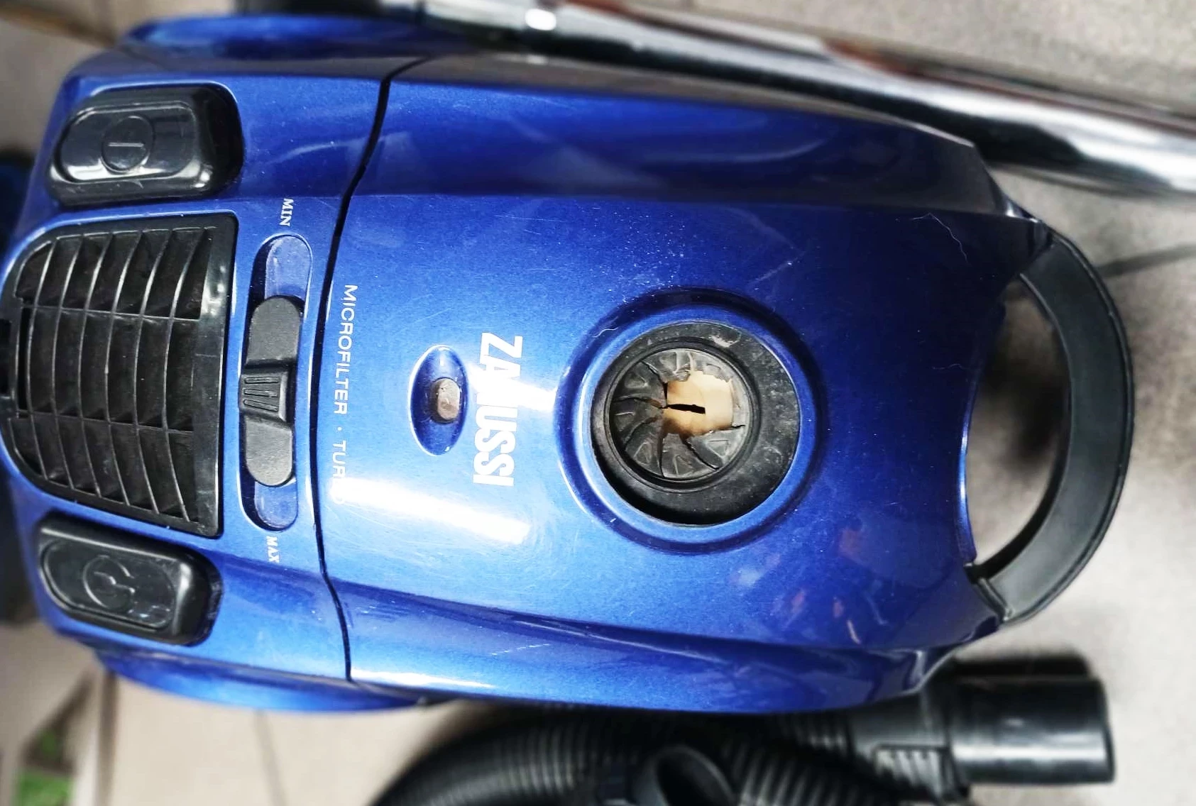 odkurzacz-zanussi-zan-2410-el-karton-stan-11323-2