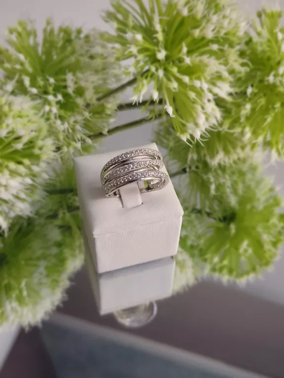 SREBRNY PIERŚCIONEK Z CYRKONIAMI 6,75 G 925