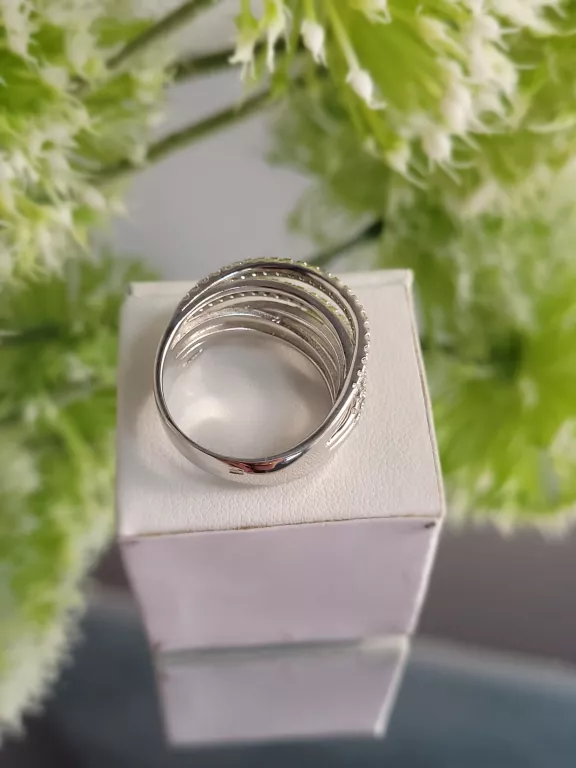 SREBRNY PIERŚCIONEK Z CYRKONIAMI 6,75 G 925