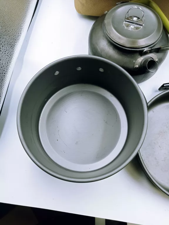 ZESTAW NACZYŃ TURYSTYCZNYCH GARNKÓW SKŁADANY