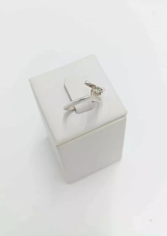 srebrny-pierscionek-p925-kamien-17088-4194304