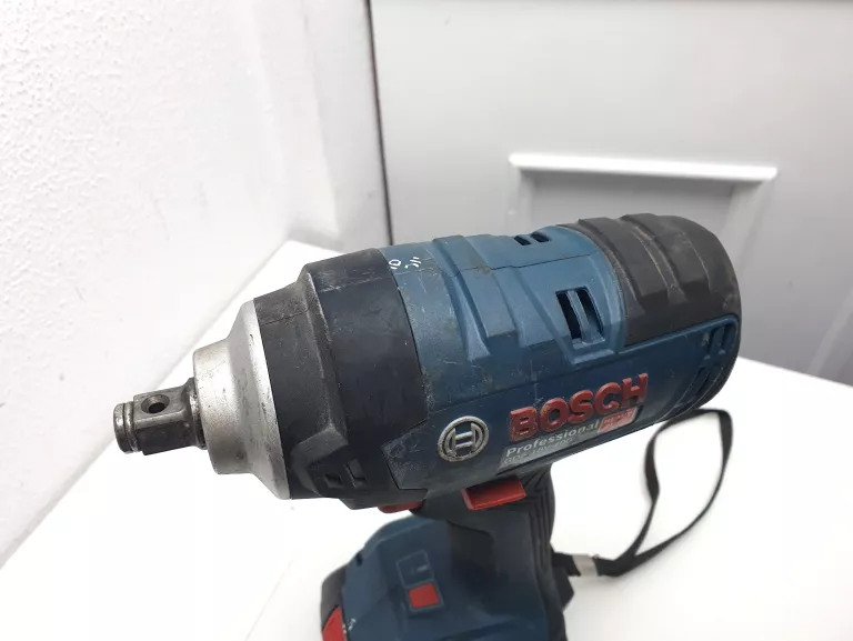 KLUCZ UDAROWY BOSCH GDS 18V-400 AKUMULATOR 1,5 AH