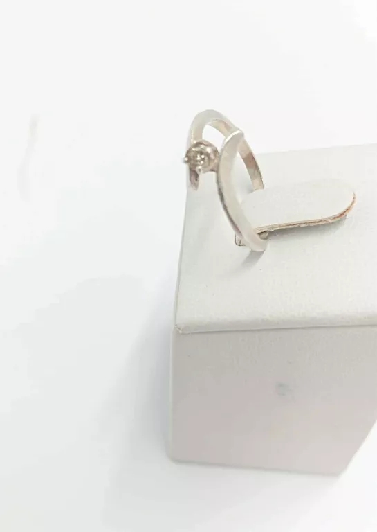 srebrny-pierscionek-p925-material-15835-4