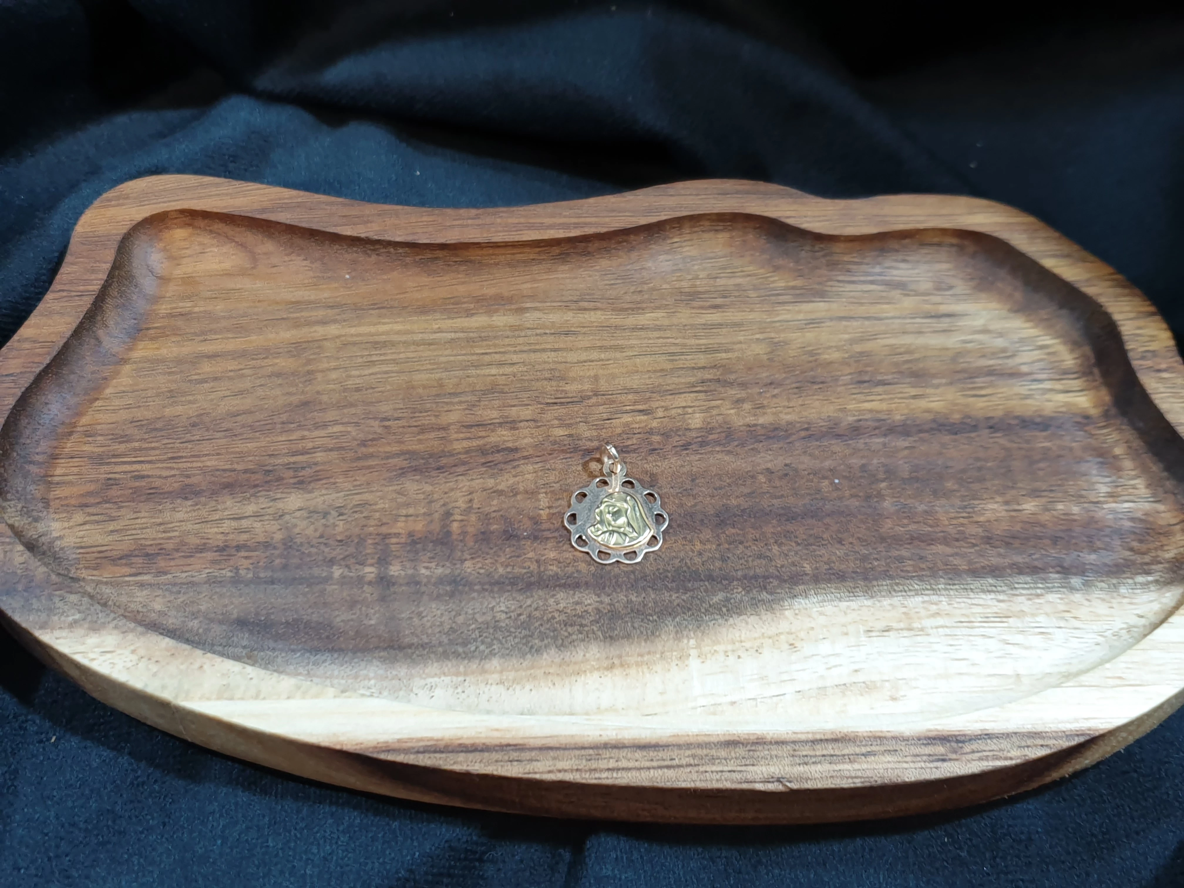 zlota-zawieszka-585114g-sikorskiego-9-lubin-sj