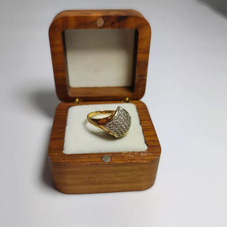 PIĘKNY ZŁOTY PIERŚCIONEK  P:585 W:4,5G R:18