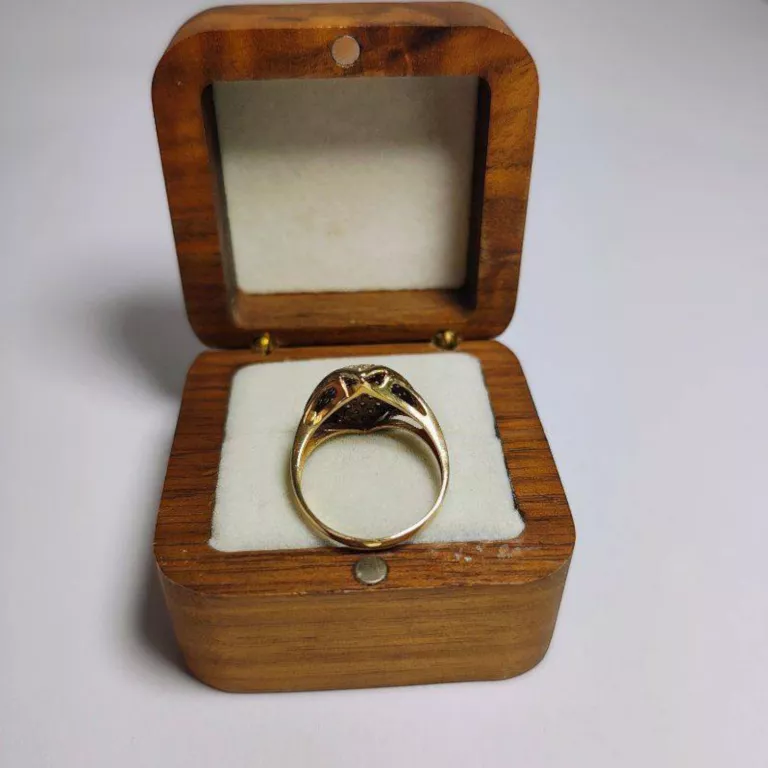 PIĘKNY ZŁOTY PIERŚCIONEK  P:585 W:4,5G R:18