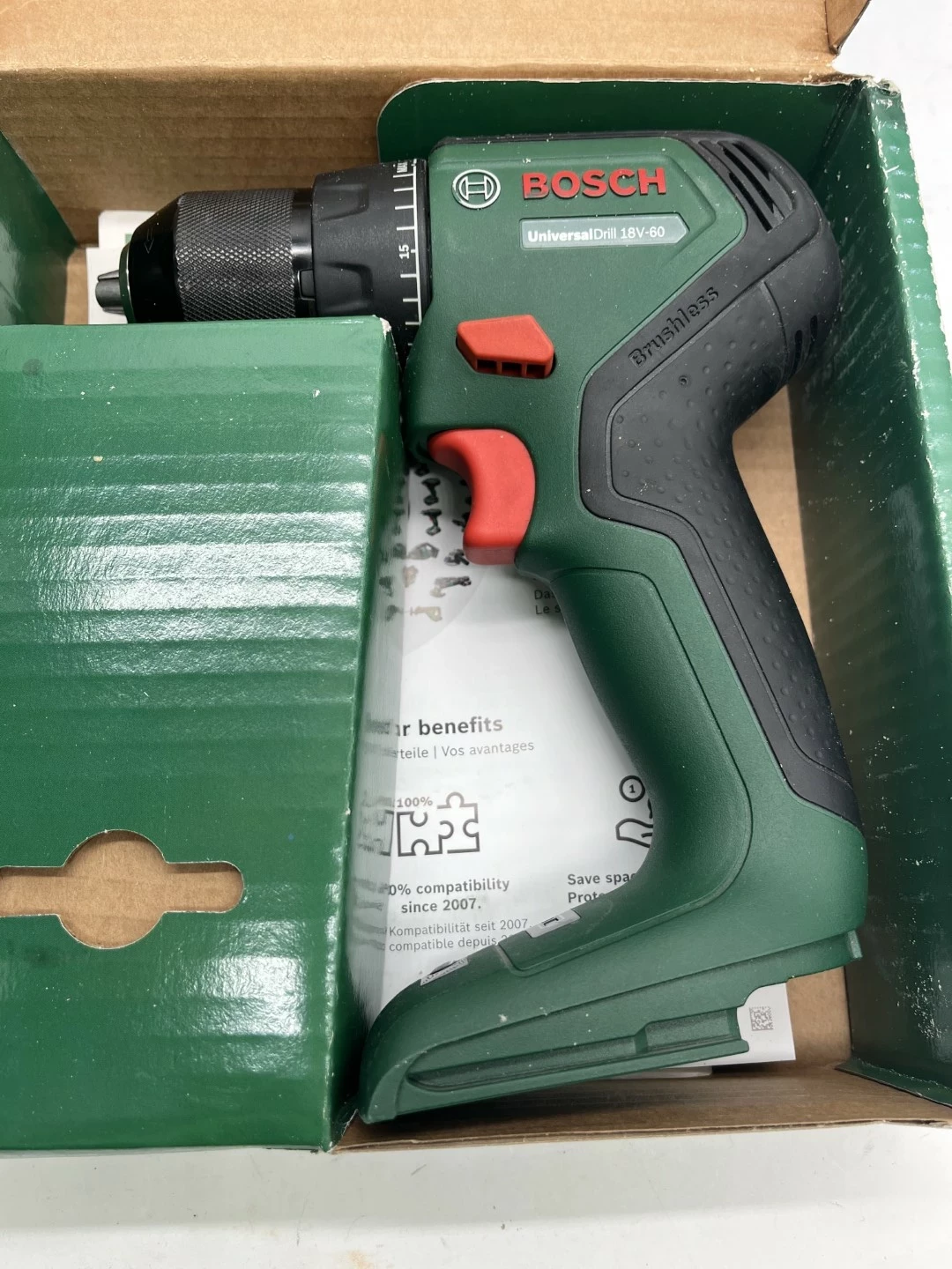 wkretarka-bosch-universal-drill-18v-w-pudelku-ean-gtin-4053423230796