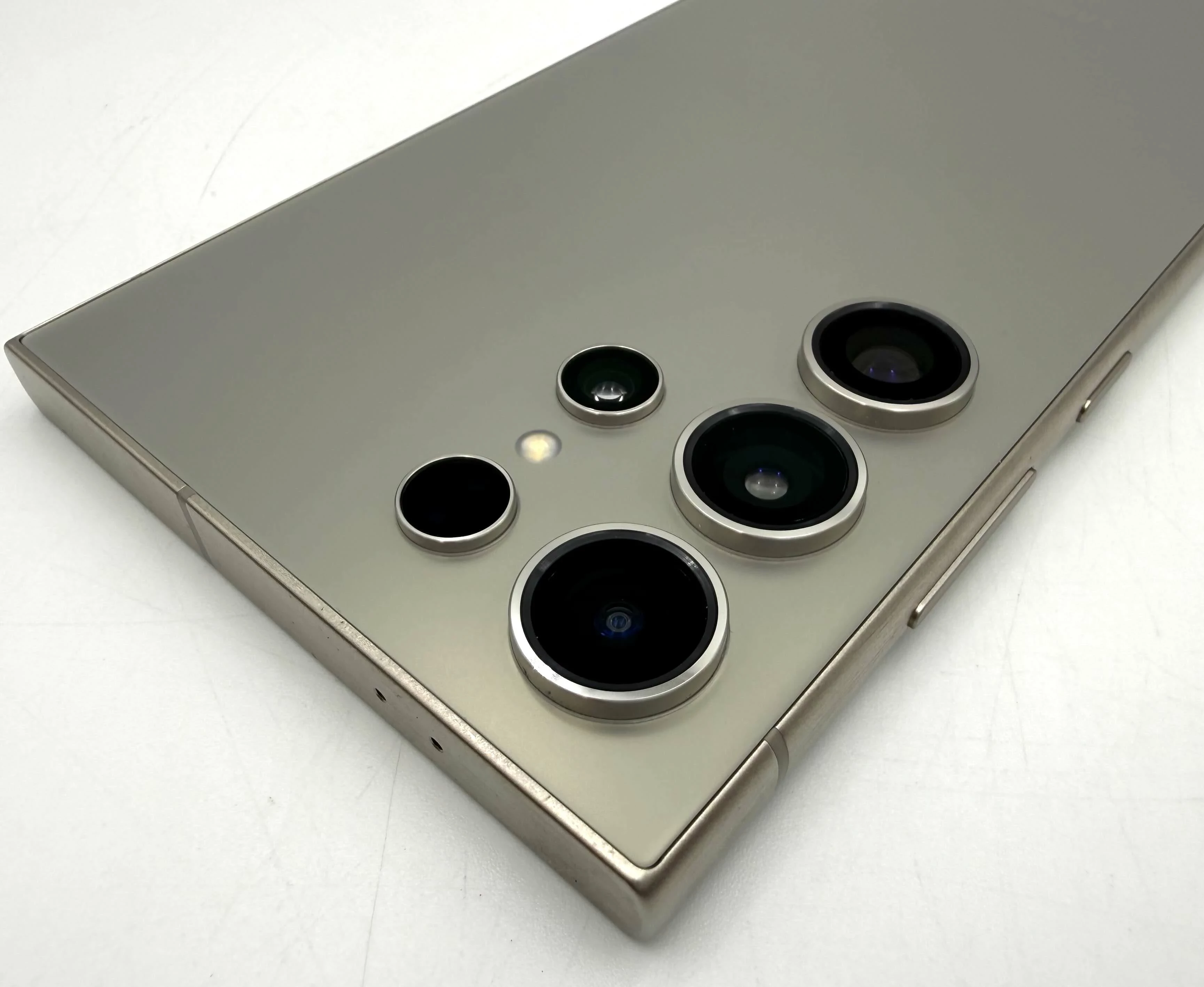 telefon-samsung-galaxy-s24-ultra-12256gb-opis-przekatna-ekranu-680