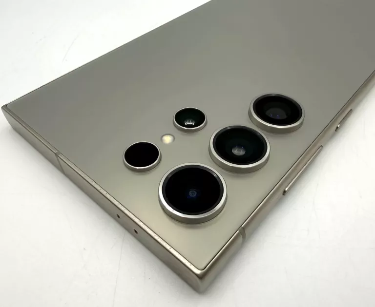 telefon-samsung-galaxy-s24-ultra-12256gb-opis-przekatna-ekranu-680