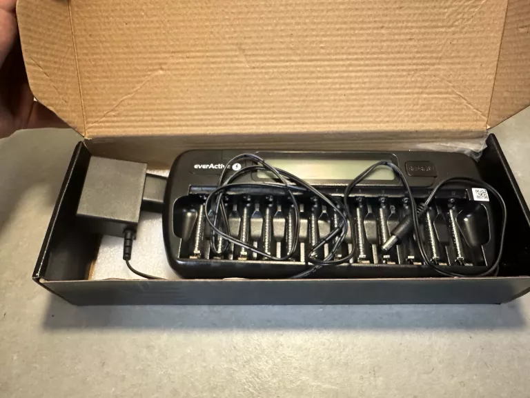 ŁADOWARKA EVERACTIVE NC-1200 NIMH 12 KANAŁOWA PUD