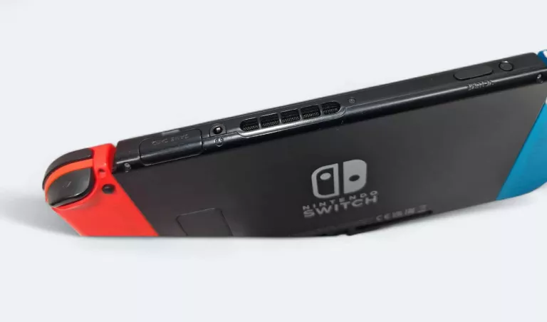 KONSOLA NINTENDO SWITCH HAC-001 + ETUI KOMPLET