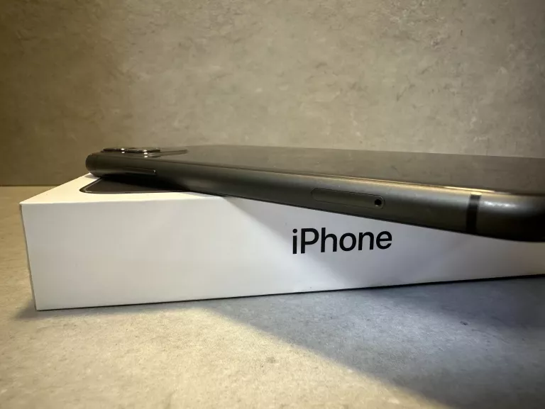 TELEFON IPHONE 11 64GB 82% PUDEŁKO DUŻO ETUI