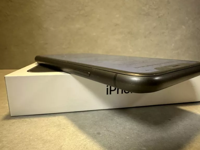 TELEFON IPHONE 11 64GB 82% PUDEŁKO DUŻO ETUI