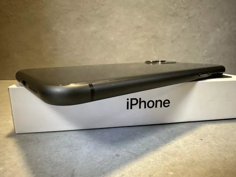 TELEFON IPHONE 11 64GB 82% PUDEŁKO DUŻO ETUI