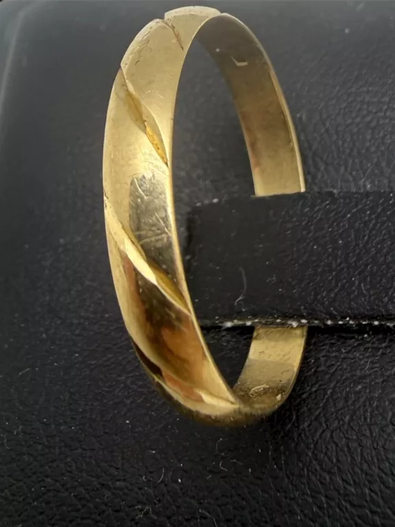 WYRÓB JUBILERSKI UŻYWANY ZŁOTY PIERŚCIONEK 2,41GR 585PR