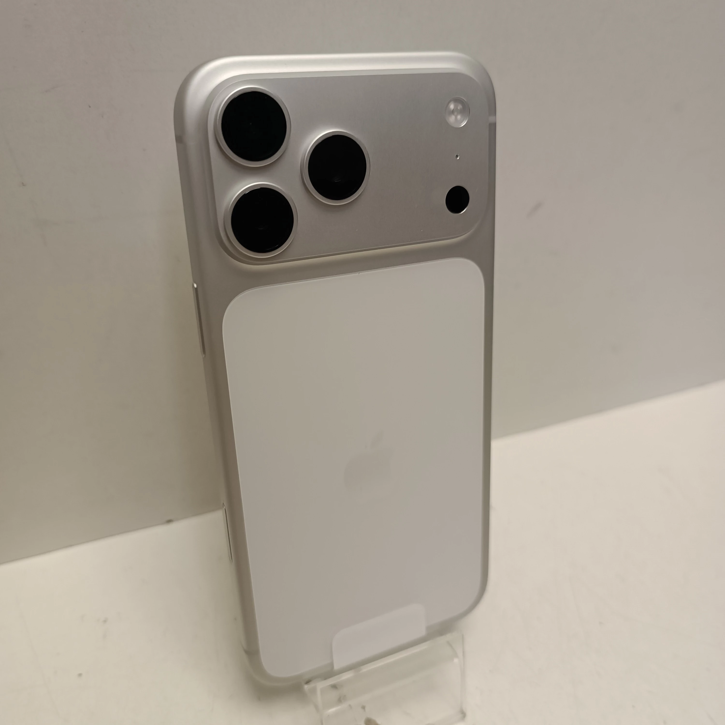 telefon-iphone-17-pro-max-1tb-bez-sieci-gwarancja-pamiec-ram-202865-324301