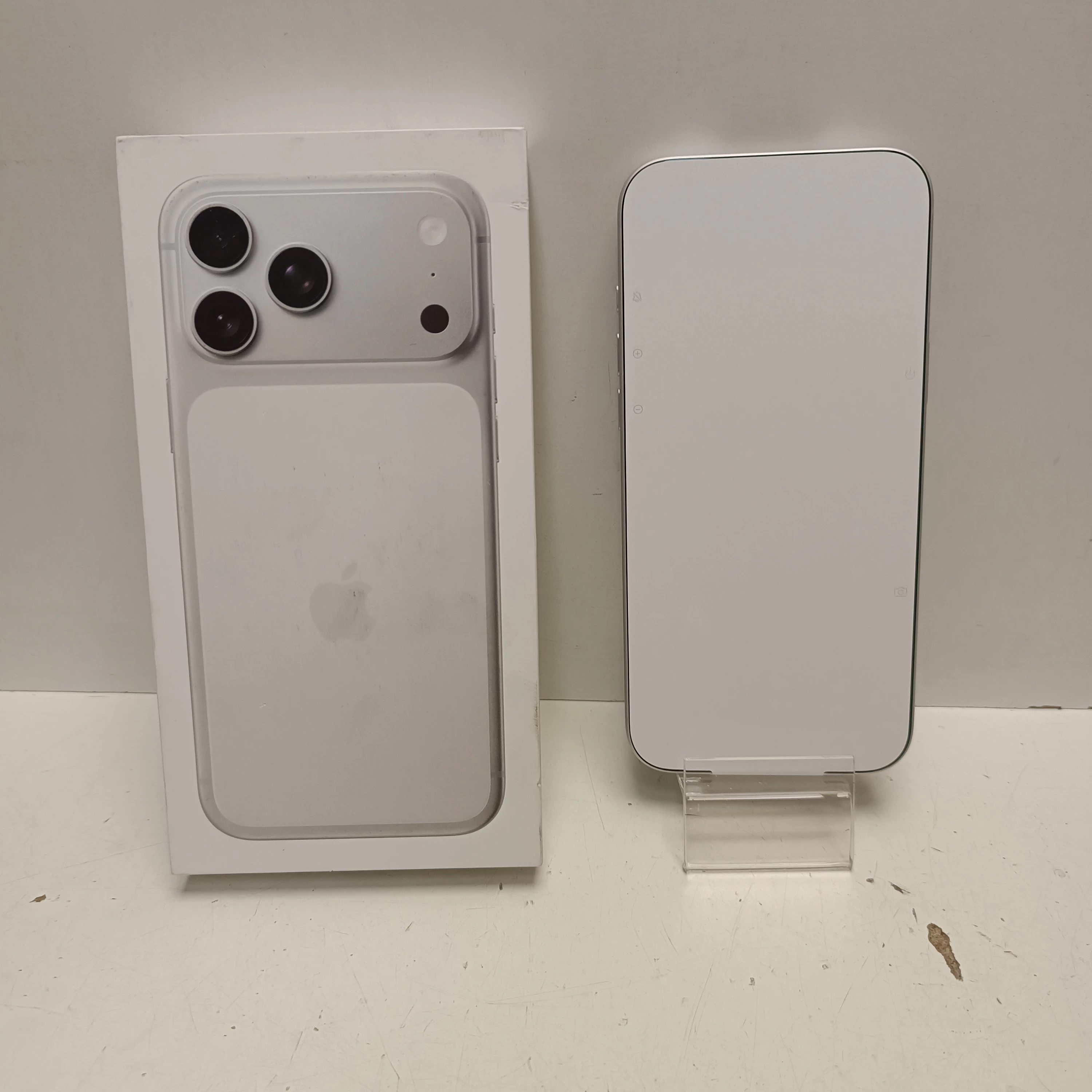 telefon-iphone-17-pro-max-1tb-bez-sieci-gwarancja-przekatna-ekranu-690