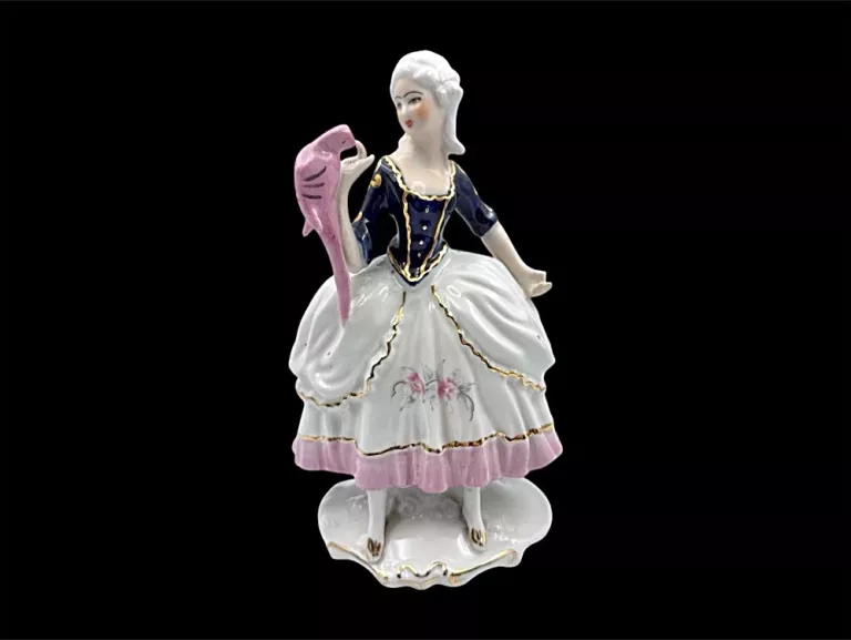 FIGURKA PORCELANOWA DAMA Z PAPUGĄ 23 CM