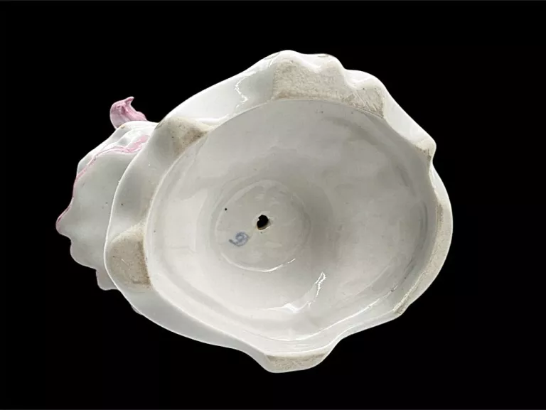 FIGURKA PORCELANOWA DAMA Z PAPUGĄ 23 CM