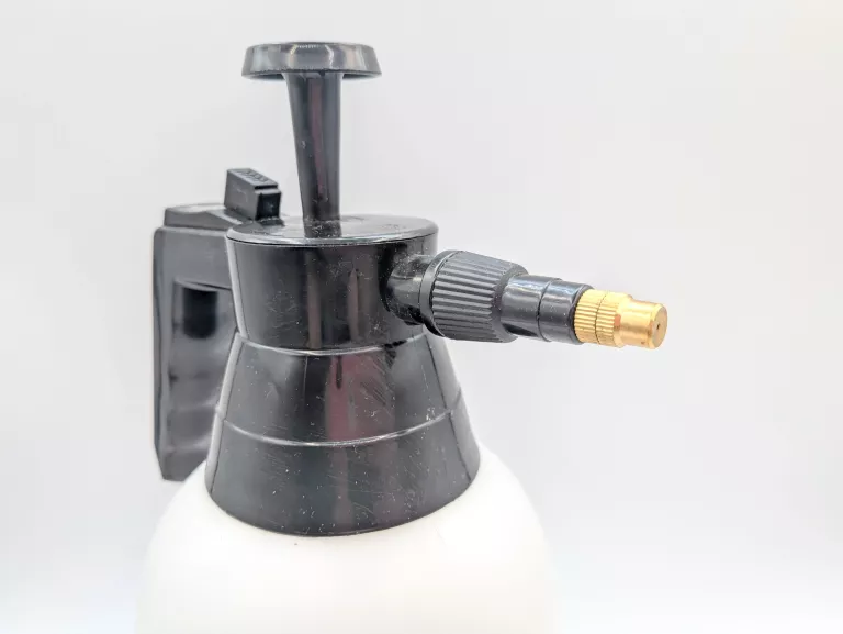 OPRYSKIWACZ OGRODOWY Z POMPKĄ 1,5L