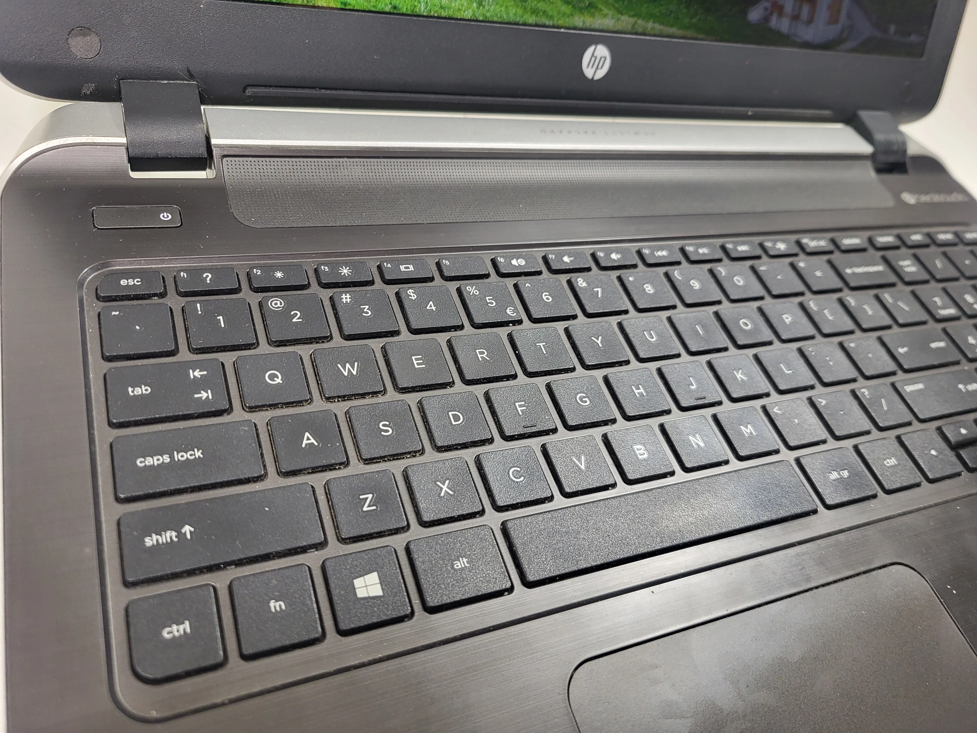 laptop-hp-pavilion-15-p209nw-stan-11323-2