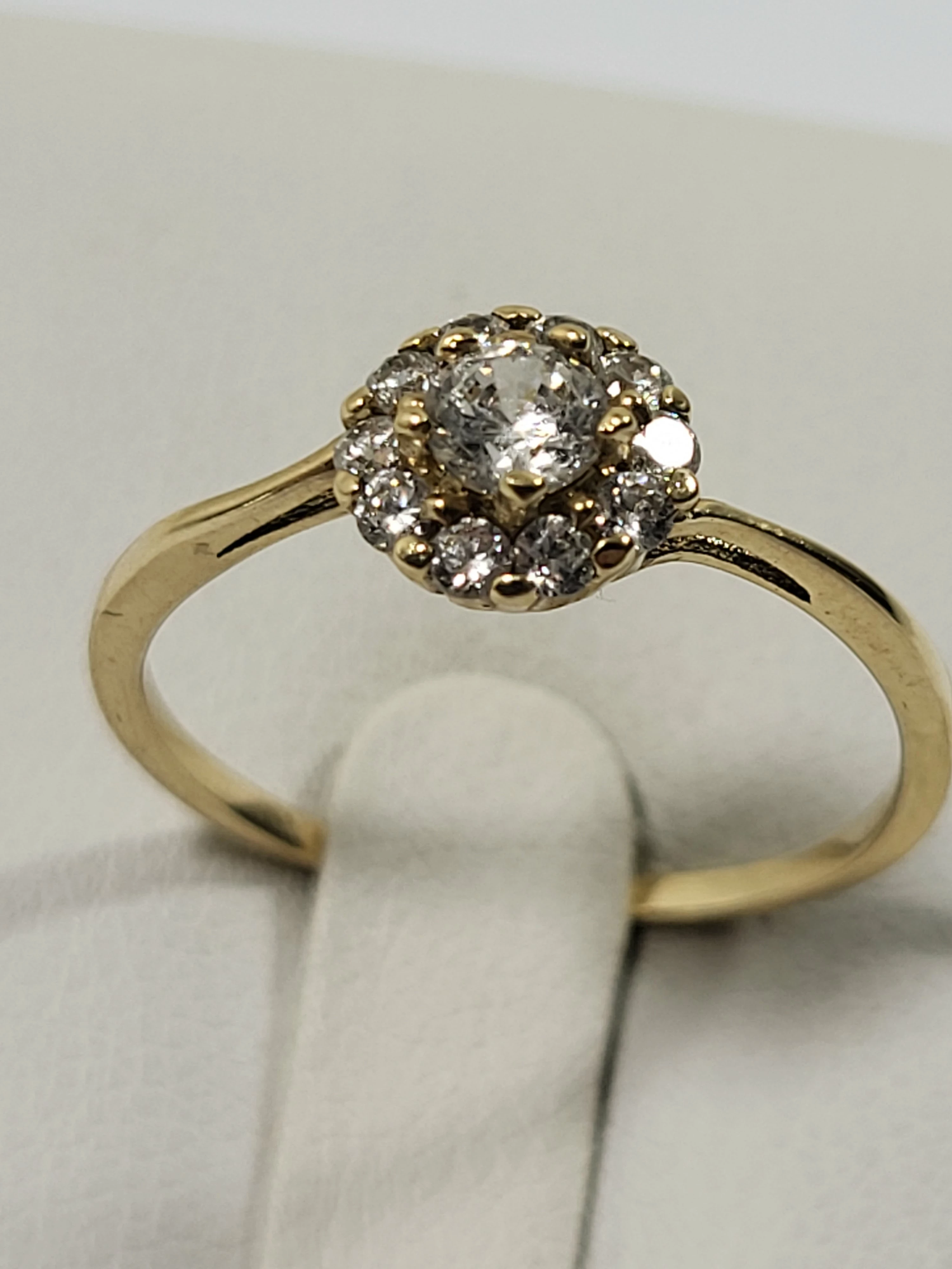 piekny-blyszczacy-zloty-pierscionek-zamkowa-8a-krasnystaw