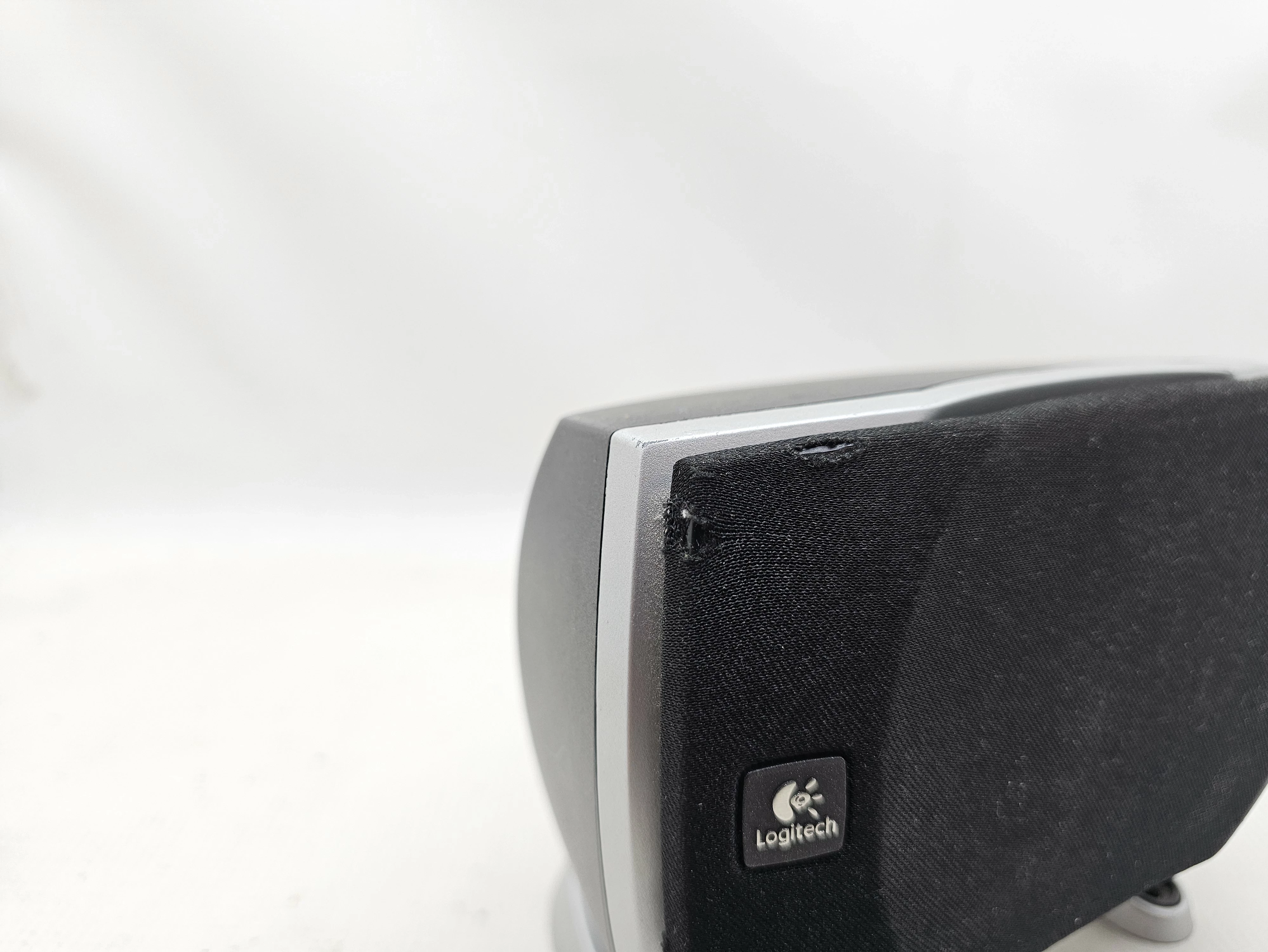 glosniki-logitech-51-z-5500-digital-thx-speaker-system-moc-subwoofera-rms-18800