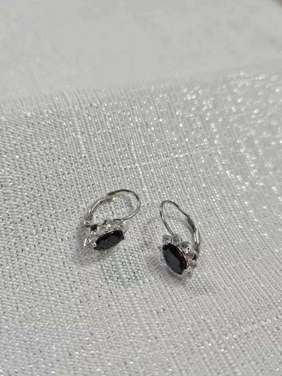 srebrne-kolczyki-z-czarnymi-oczkami-267-g-925-ean-gtin-5904917826706