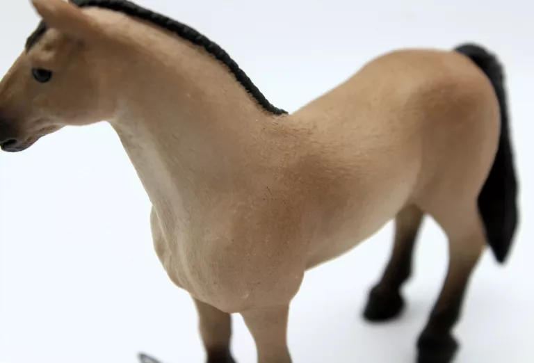 realistyczna-figurka-kon-klacz-schleich-14814-skala-121-typ-201569-208669